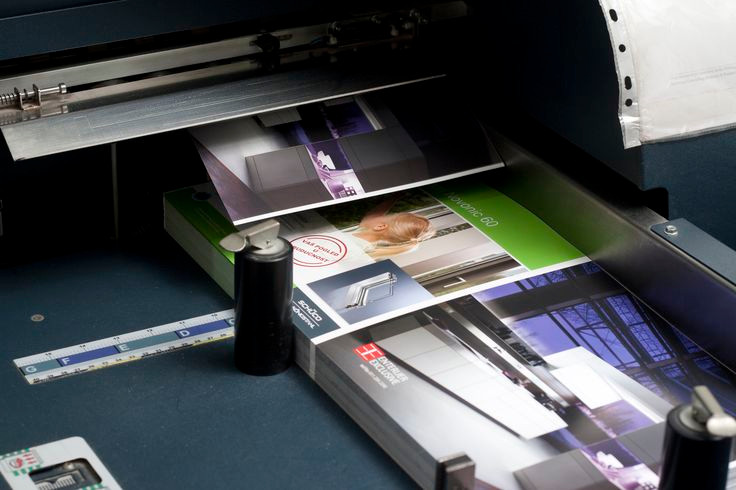 Moc tradycji w dzisiejszym świecie biznesu: Drukowanie na kopertach przez drukarnie specjalistyczne